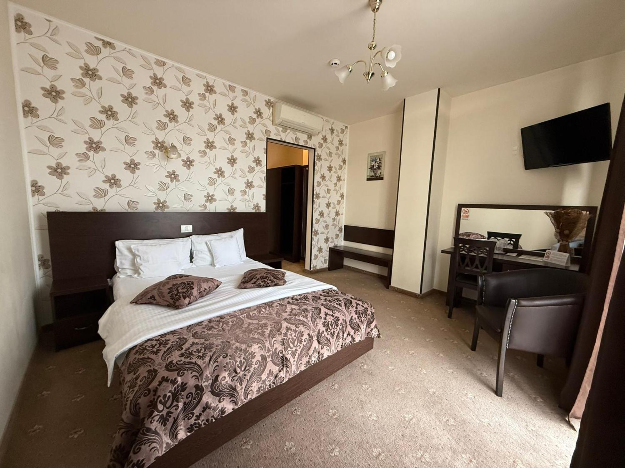Miky Hotel 3*